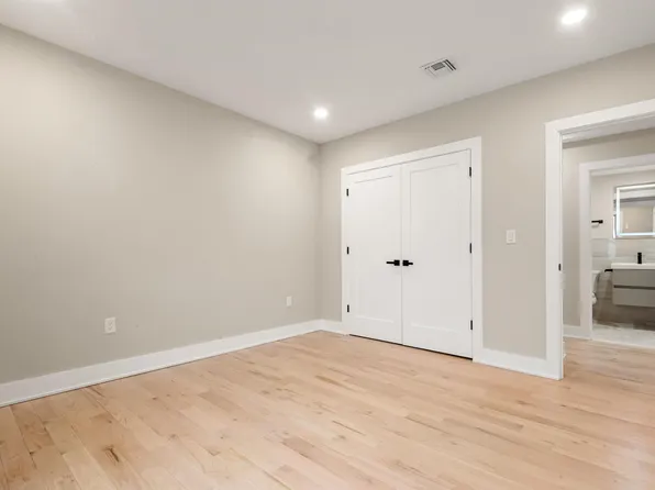 211 Summit Avenue image 13 of 16