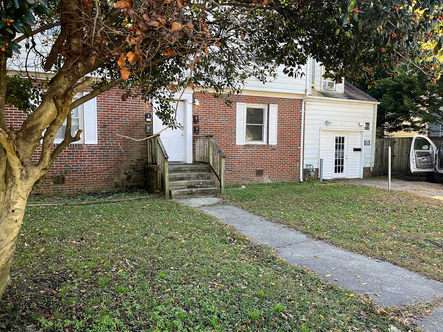 317 W Little Creek Rd — Photo 1