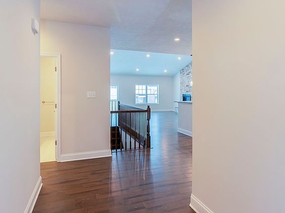 3rd image of 119 Victory Blvd