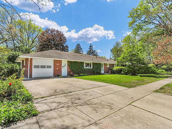 3rd image of 203 E Mumford Dr