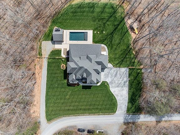 2nd image of 333 Punkin Ridge Ln