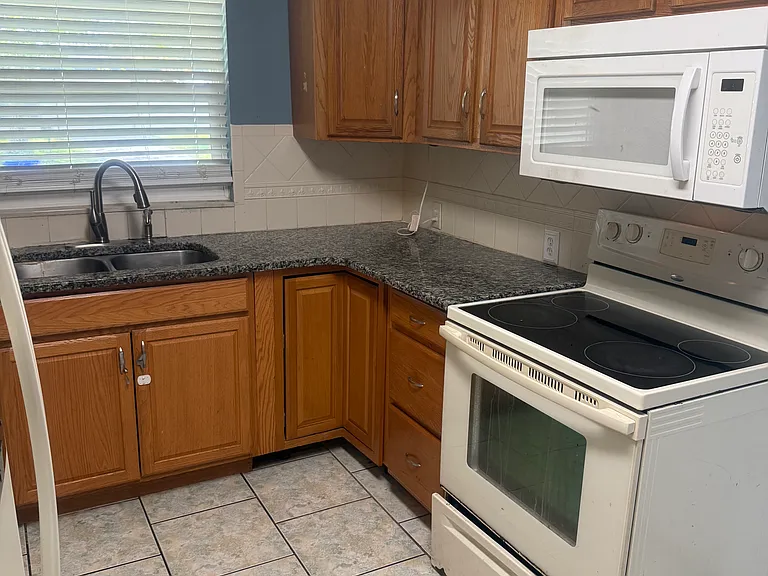 2925 Atlanta Ave — Photo 9