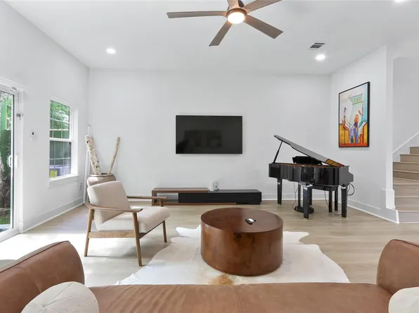 6747 Peerless St, Houston, TX 77021