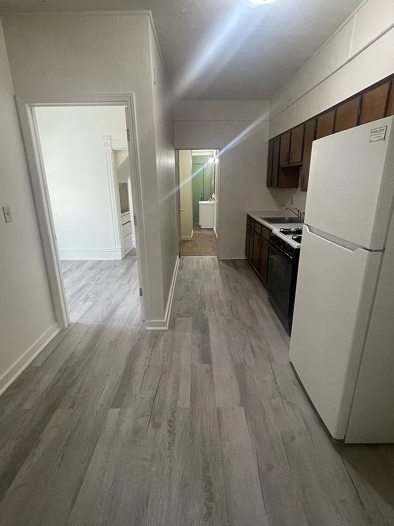 Jackson, 621/405 Amherst — Photo 4