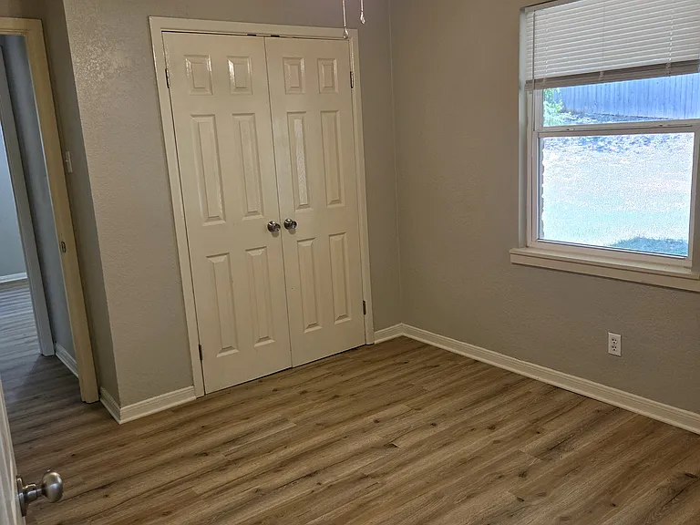 Middle Bedroom