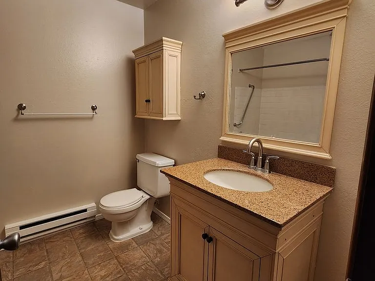 Alpha Park Apartments — Photo 18
