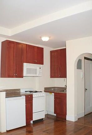 5th image of 10 Waverly Pl
