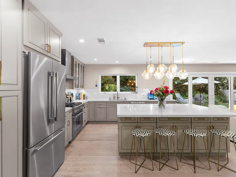 3286 Mandeville Canyon Rd — Photo 8