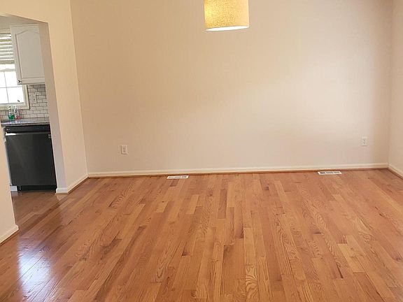 5th image of 100 Camden Dr