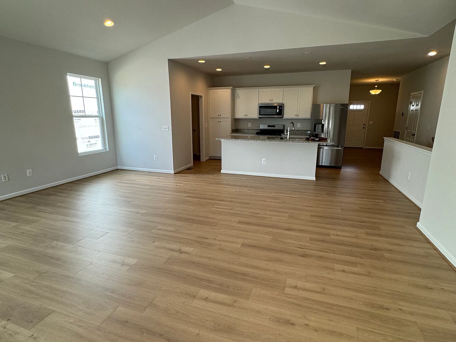 3 bed, 2109 sqft, $2,995 — Photo 3