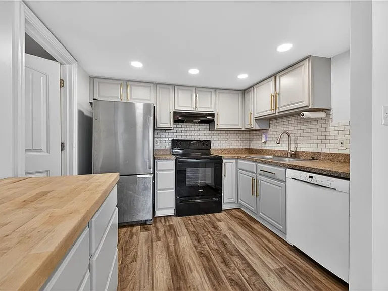 5676 Weblin Dr — Photo 11