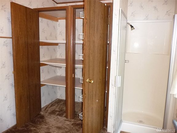3rd image of 262 Holly Cir