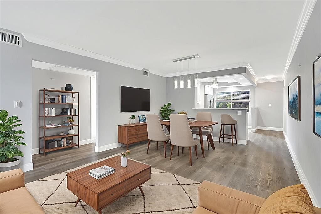 4701 Martinique Dr #M4