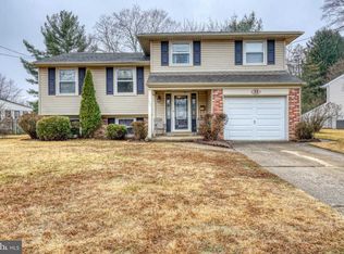 13 Hillside Rd, Stratford, NJ 08084