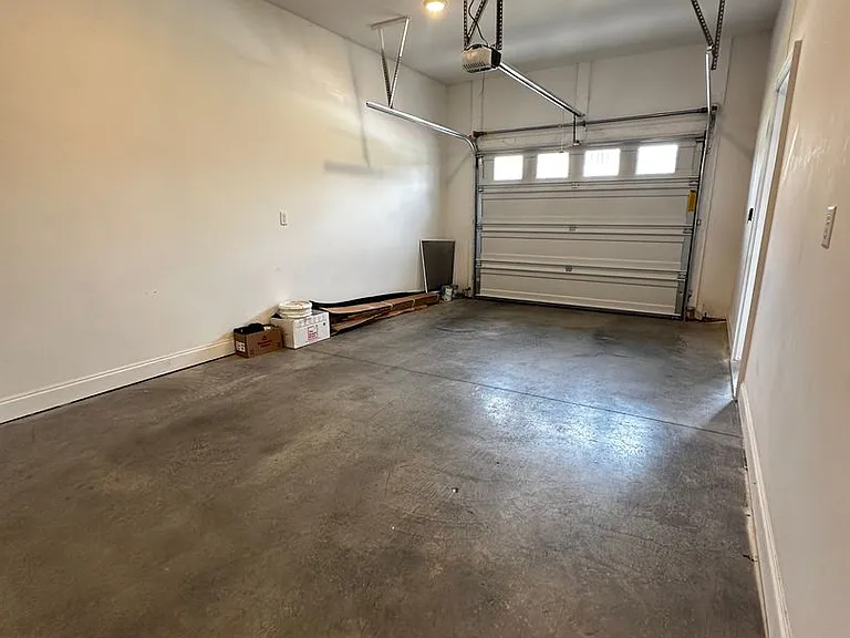 1224 Bluemoon Dr — Photo 2