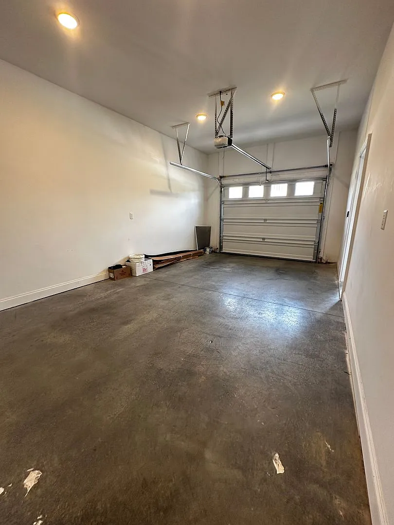 Building Photo - 1224 Bluemoon Dr