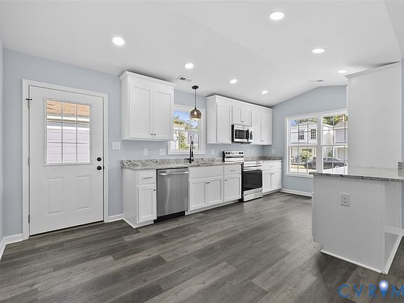 5th image of 1117 Farmer St