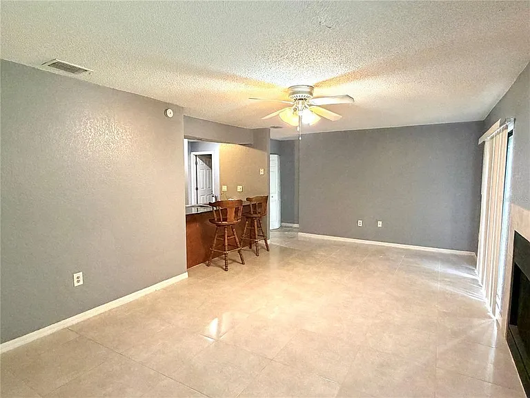 564 Breckenridge Vlg #106 — Photo 3