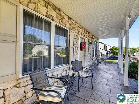 3rd image of 1702 Red Bud Rd