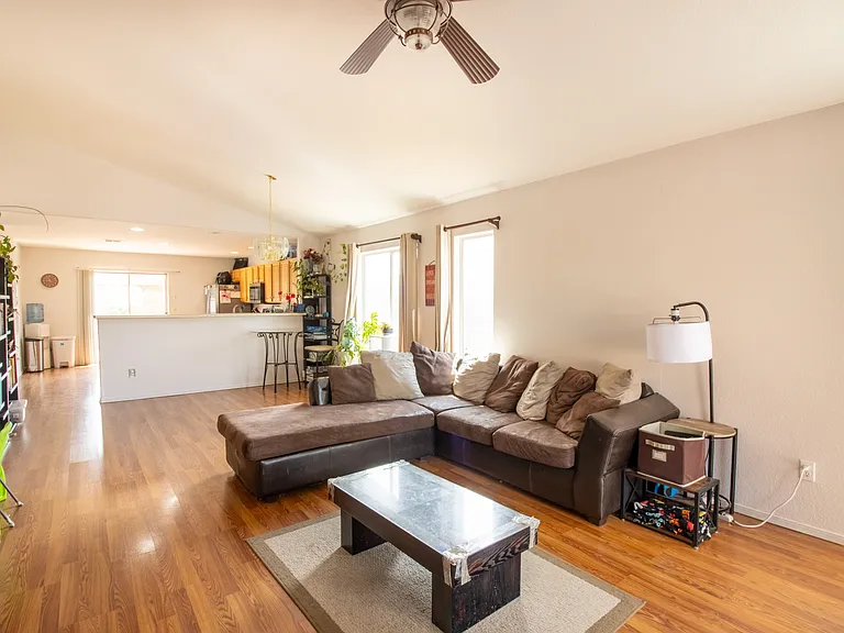 3913 Pearl Ct — Photo 8