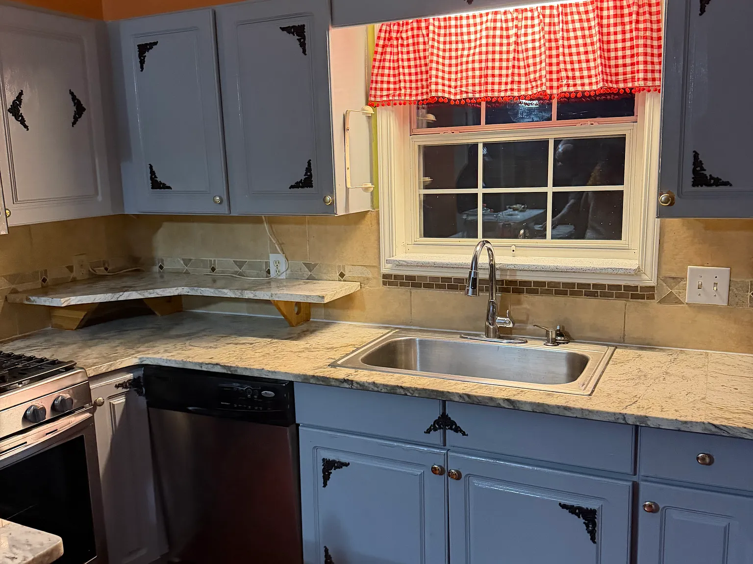 5 bed, 3567 sqft, $3,800 — Photo 2