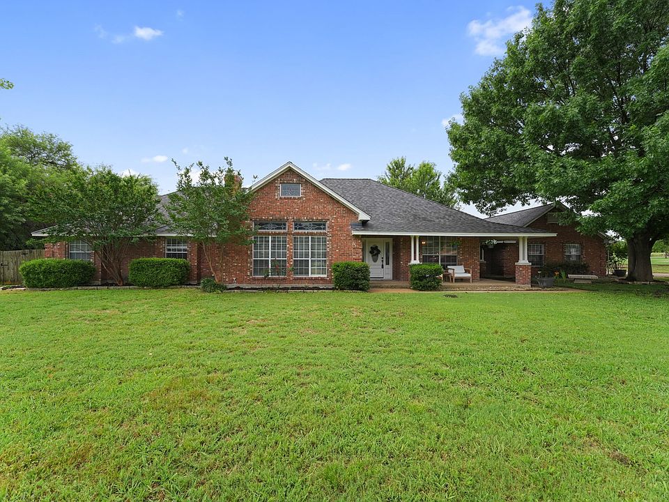 1st image of 302 Thorntree Dr