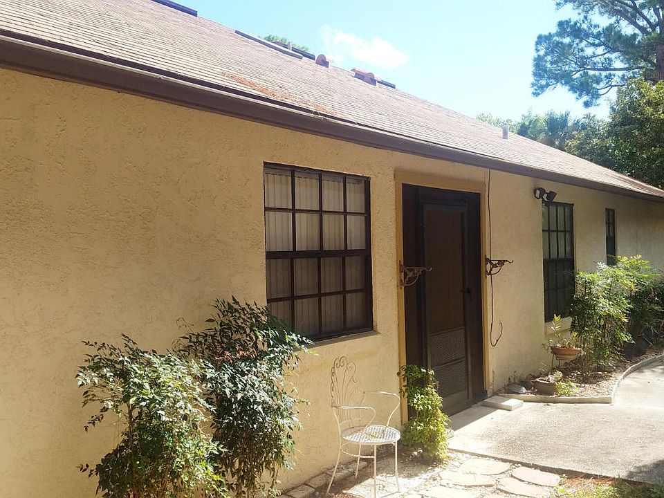 2nd image of 911 Stonybrook Cir