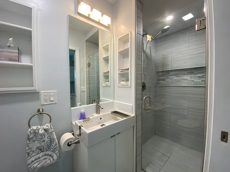 629 E Main Rd #2 — Photo 12