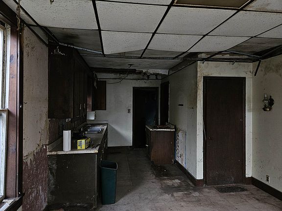 5th image of 50 South Court Street