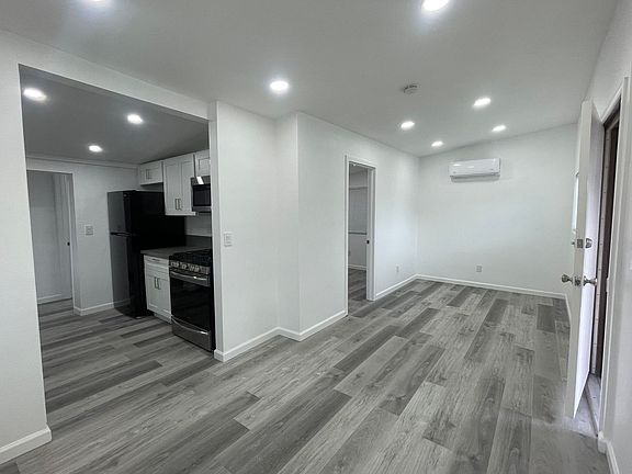2nd image of 1017 W Grand Ave APT B