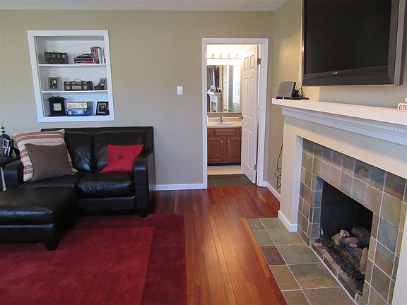 3rd image of 18 Harwich Dr