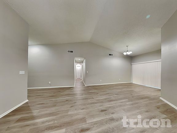 4th image of 4624 S Country Hills Ct