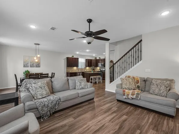 2215 Timberland Country Ct, Conroe, TX 77304