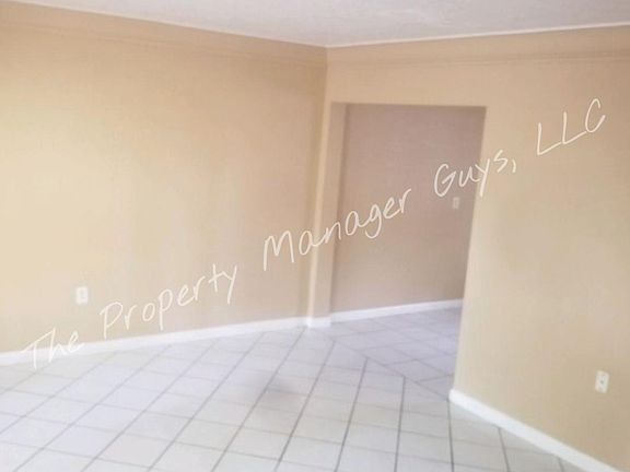3rd image of 1103 E Voorhis Ave APT B