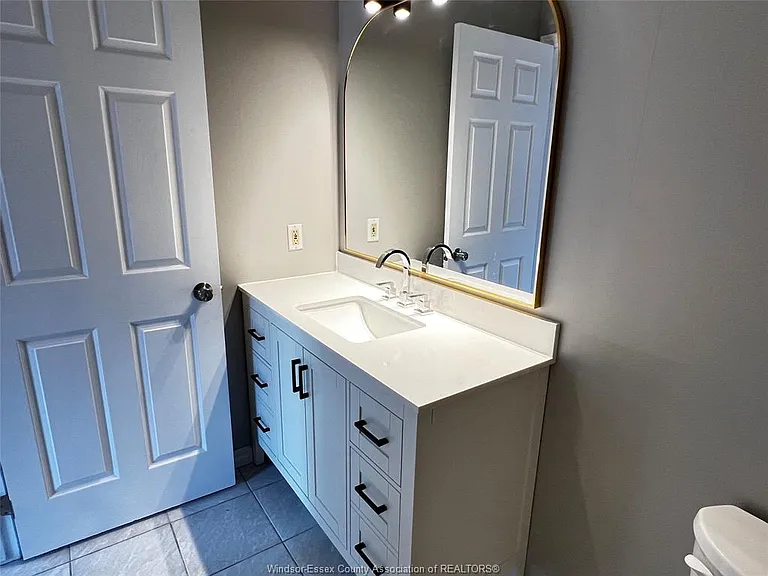 3875 Tecumseh Rd E #3 — Photo 19