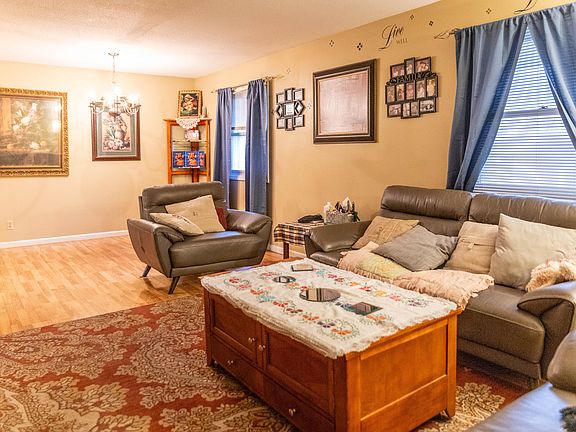 4th image of 614 Briarwood Dr