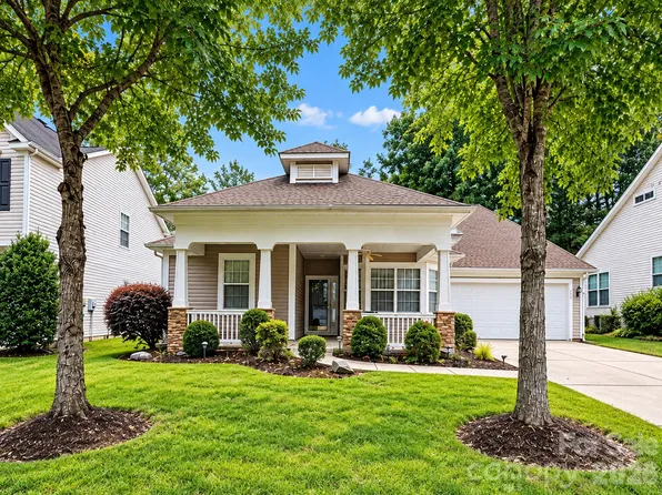 3820 Planters Watch Dr, Charlotte, NC 28278
