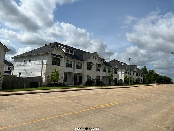 2nd image of 2100 Crescent Pointe Pkwy