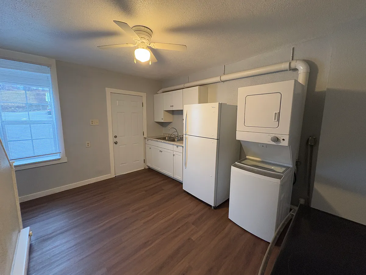 Building Photo - 208 W Hazel Way #202