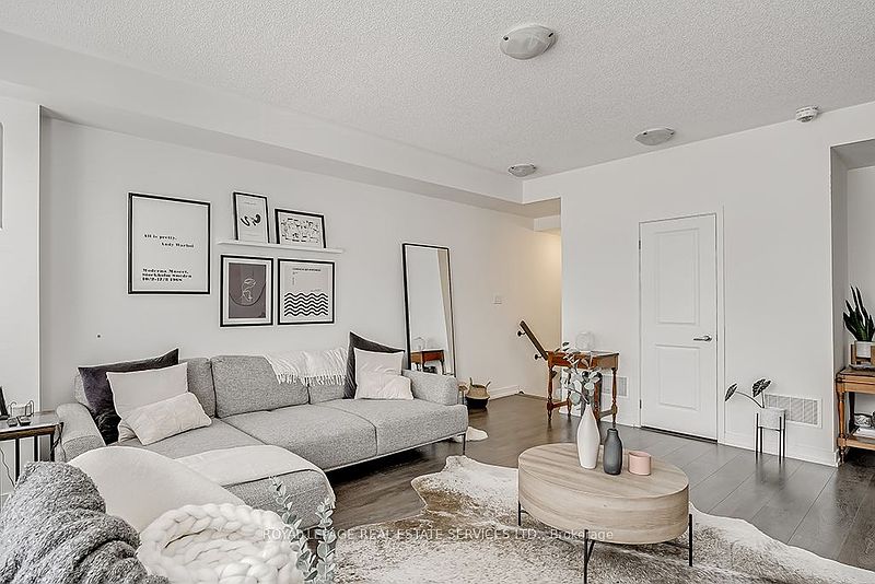 Oakville Townhouse for rent - 3 Bedrooms — photo 9