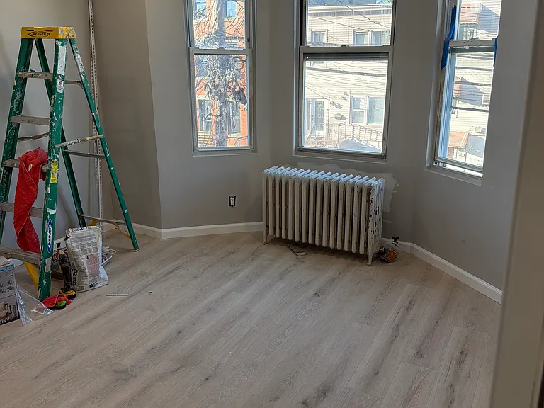 277 Griffith St #2 — Photo 3
