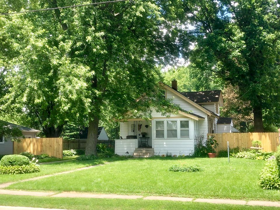 1st image of 302 Grand Ave