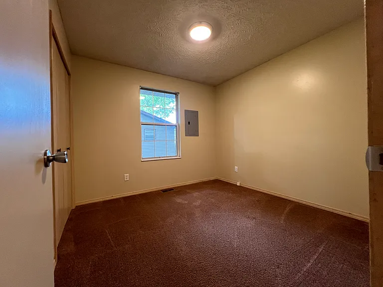 1538 S Saint Marys Ave — Photo 16