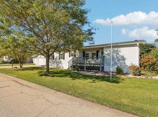 601 Park Dr, Waterford, WI 53185