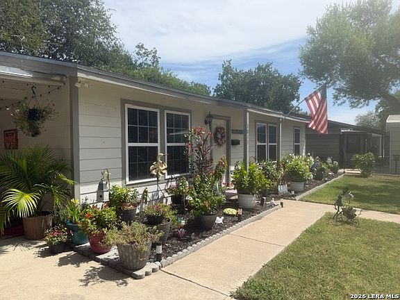 2nd image of 1011 E Hutchinson