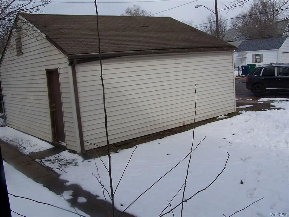 2nd image of 2788 Niagara St