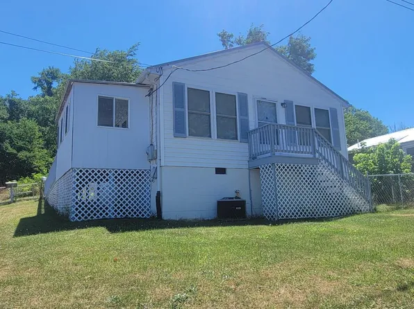 605 E Hemlock St, Covington, VA 24426