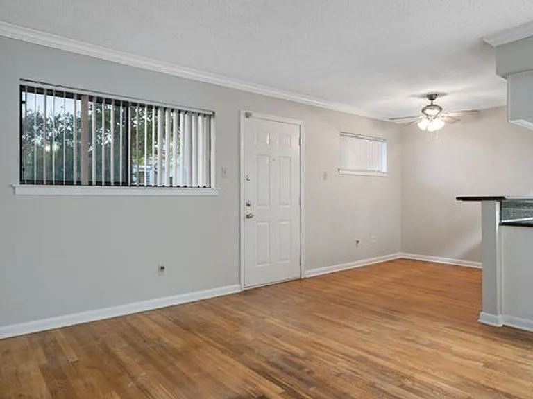 2212 Dunlavy St — Photo 8