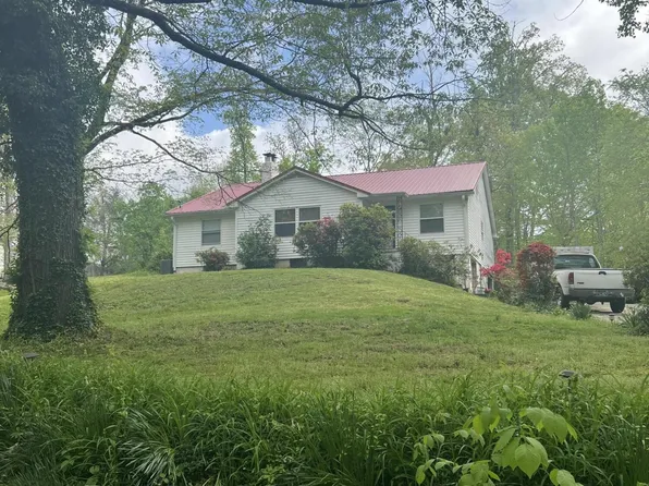 8310 Burchfield Dr, Oak Ridge, TN 37830