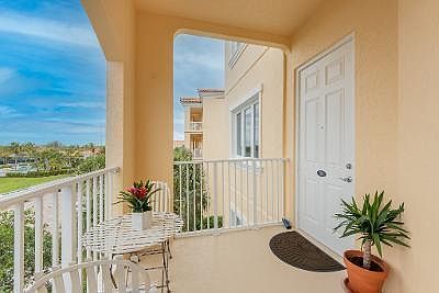 5th image of 7 Harbour Isle Dr #301